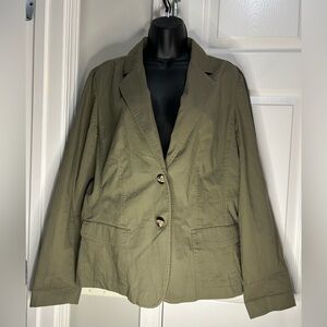 Talbots Olive Green Casual Blazer - Size 16
Bust:21”
Sleeve:25”
Long: 25.5”